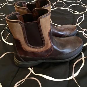 Ugg Boots leather shearling size 14 brand new Wow